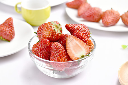 碗装草莓新鲜的草莓背景