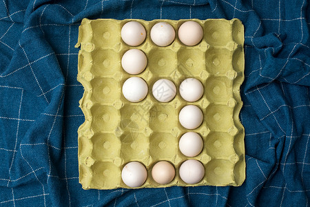白色数字5鸡蛋排列成数字背景