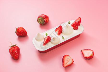 草莓奶油蛋糕高清图片