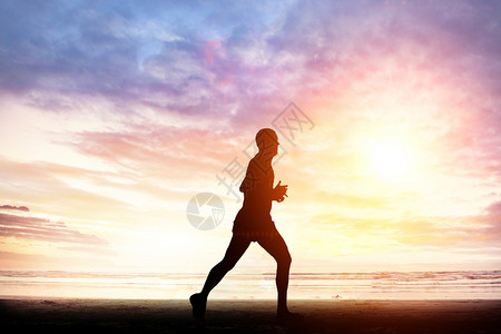 跑步运动男性海边跑步的男性设计图片