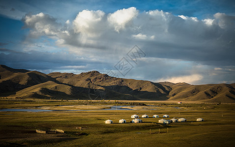 辽阔大草原上的蒙古包户外高清图片素材