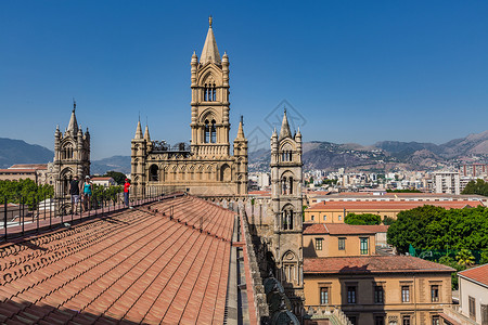 意大利巴洛克风格宏伟的大教堂背景图片