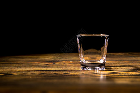 玻璃杯杯子是空的高清图片