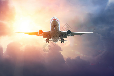 航拍飞机霞光中的飞机设计图片