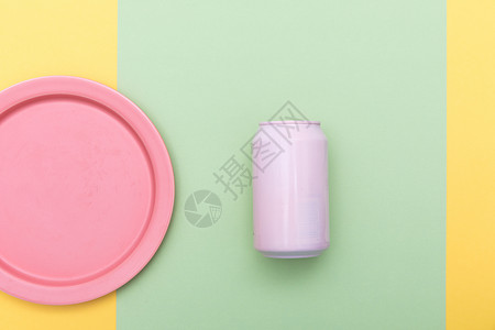 粉色餐盘粉色盘子撞色搭配背景
