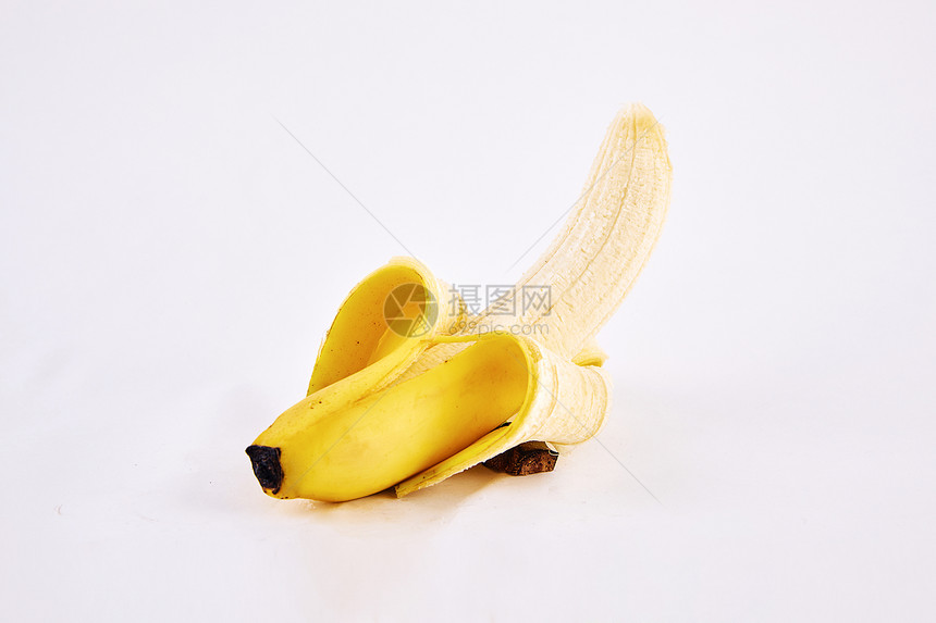 一只剥开的香蕉图片