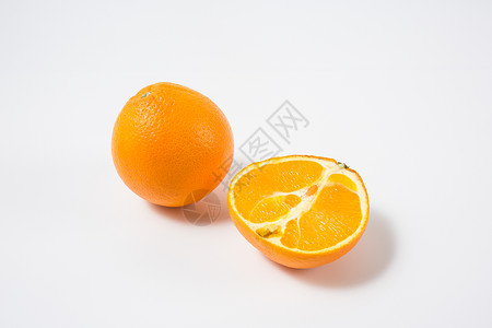 白色背景里的橙子图片