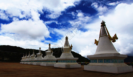 迪庆州云南香格里拉飞来寺的白塔背景