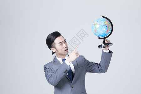商务男性地球仪拿着地球仪的商务男士背景