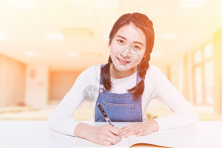 教室里的女学生教育高清图片素材