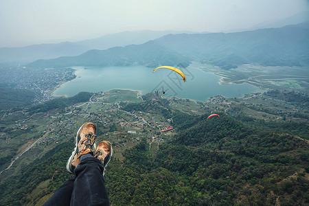 尼泊尔博卡拉滑翔伞航拍高清图片