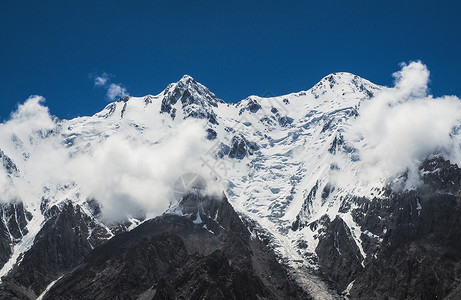 新疆雪山背景图片