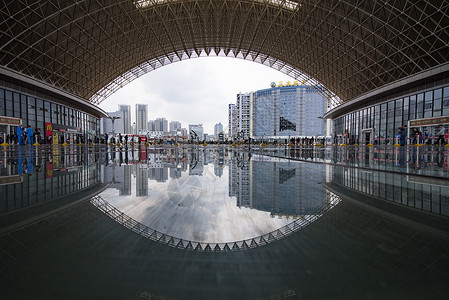 烟台火车站拱形城市高清图片