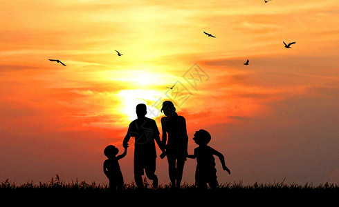 夕阳下的一家人色彩高清图片素材