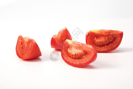 切开的新鲜西红柿图片