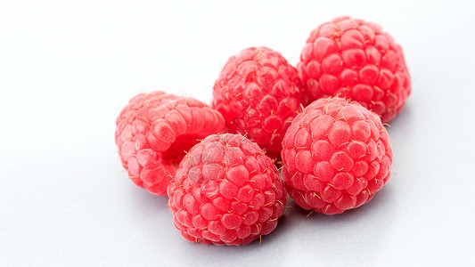 几只新鲜的树莓高清图片