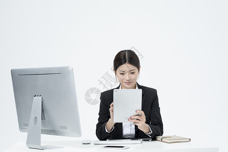 拿着平板电脑的职业女性职场高清图片素材