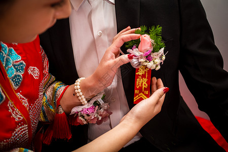 婚礼带花结婚戴胸花高清图片