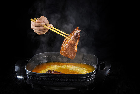 水蒸气热气腾腾的煮腊肉背景