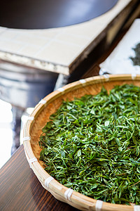 新鲜绿茶制茶炒茶过程茶叶高清图片素材