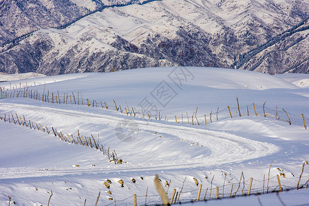 新疆天山冬季雪景图片
