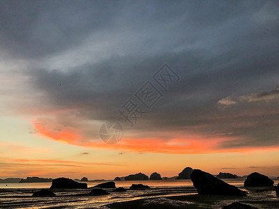 夕阳下的海滩云高清图片素材