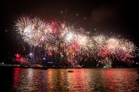 香港维多利亚跨年烟火高清图片