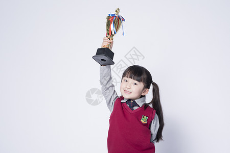 可爱胜利素材拿着奖杯的小女孩背景