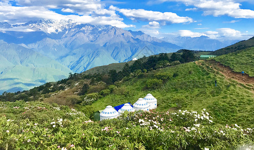 山上蒙古包徒步登山红岩顶背景