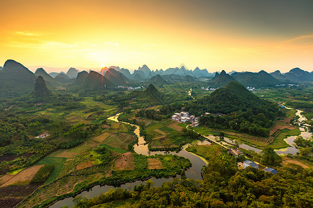 手绘屏桂林阳朔翠屏晚霞背景