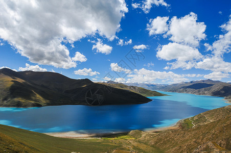 西藏山南地区羊卓雍错湖泊背景图片