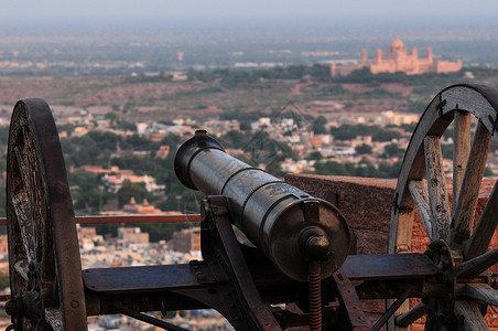 印度焦特布尔梅兰加尔古堡上的古炮高清图片
