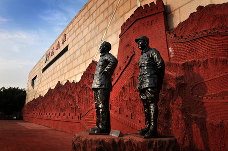 雕塑展览四川大邑安仁古镇建川博物馆内的抗战纪念馆背景