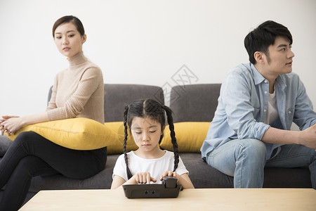 独生子女夫妻吵架影响孩子背景