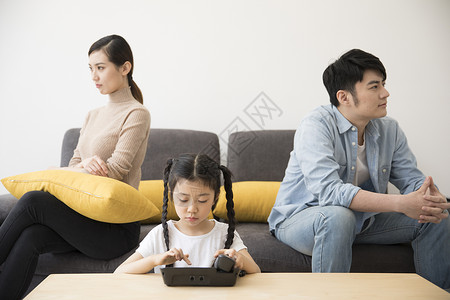 独生子女夫妻吵架影响孩子背景