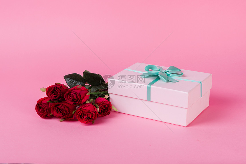 玫瑰花与礼盒图片