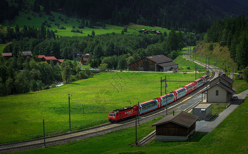瑞士阿尔卑斯山观光火车高清图片