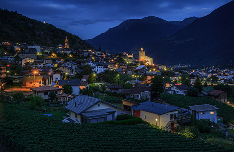 瑞士山区乡村夜景高清图片