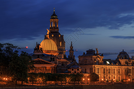 德国签证德国著名旅游城市德累斯顿夜景背景