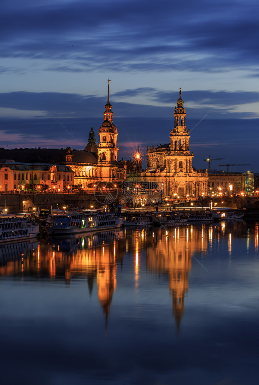 德国著名旅游城市德累斯顿夜景图片