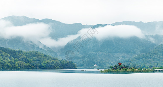 青山绿水独木桥空山春雨后背景