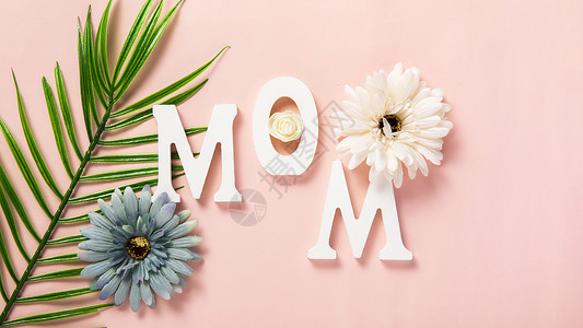 粉色背景上的MOM字母鲜花感谢高清图片素材