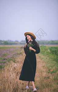 手拿小花女孩田园乡村风女神写真背景