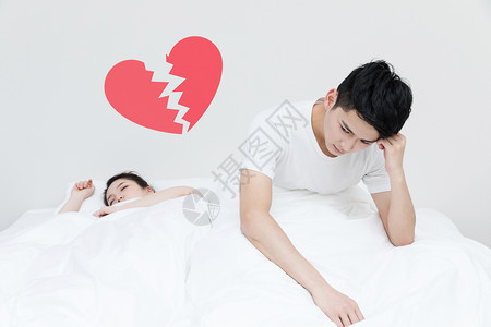 情侣在床上打闹感情破裂的情侣设计图片