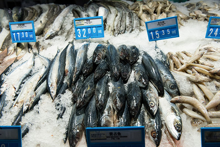 超市里的海鲜水产背景图片