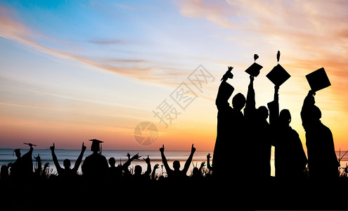 毕业季学士帽子毕业季场景设计图片