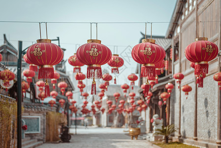 挂满灯笼的街道农历新年高清图片素材