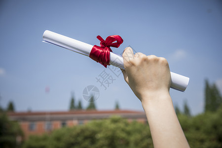 孩子毕业女学生大学毕业了背景