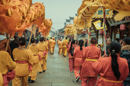 农历新年人巡游的舞龙队伍背景