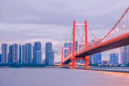 华灯初上的武汉鹦鹉洲长江大桥城市高清图片素材